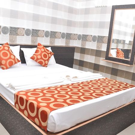 Addhuri Comforts Inn Mysore Esterno foto