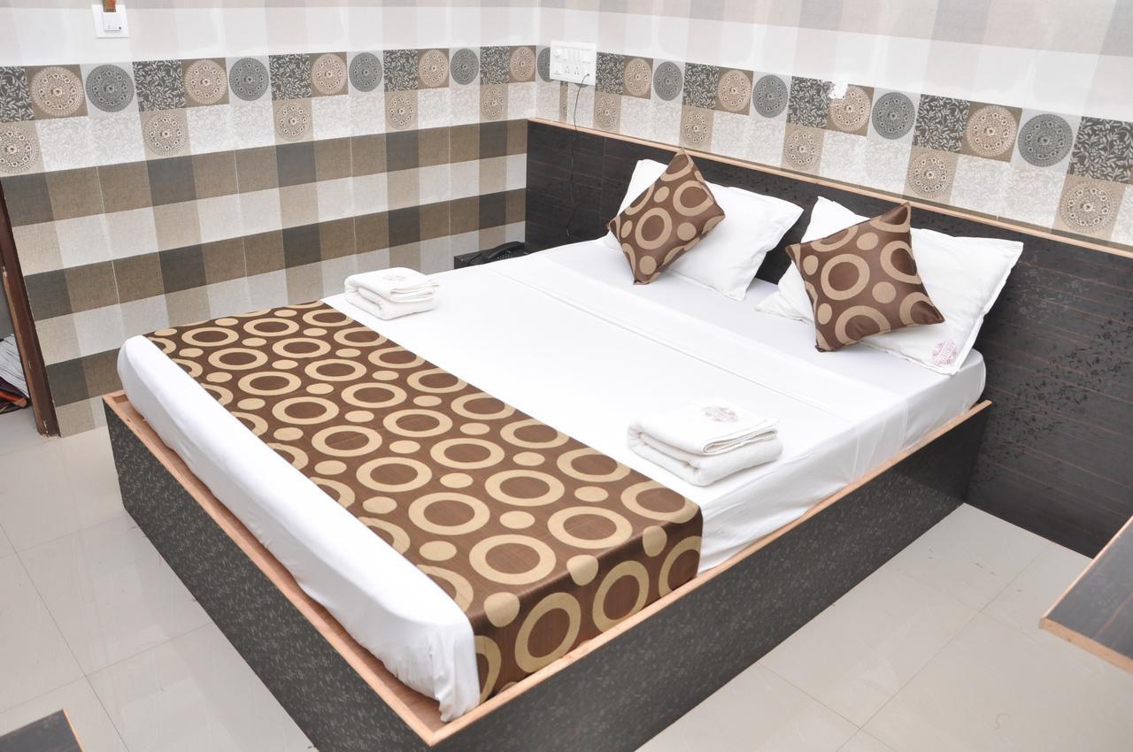 Addhuri Comforts Inn Mysore Esterno foto
